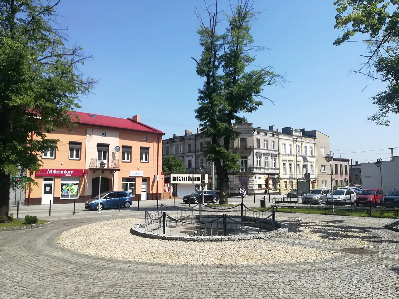 Rynek w Brzezinach.