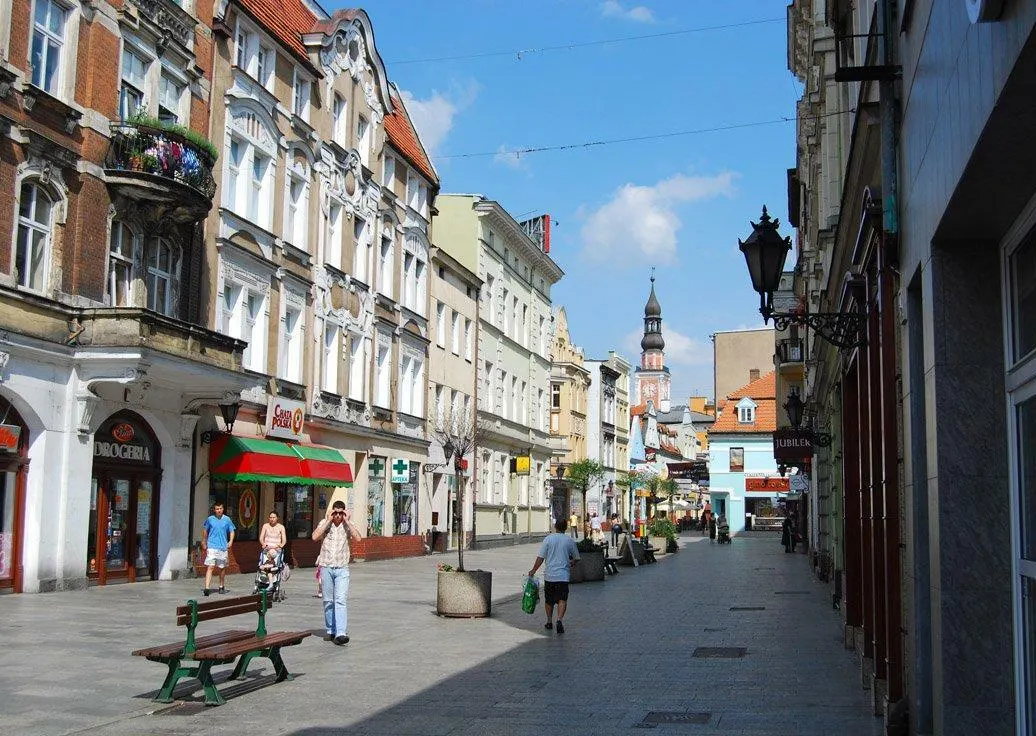 Ulica Słowiańska. Widok w stronę Rynku.