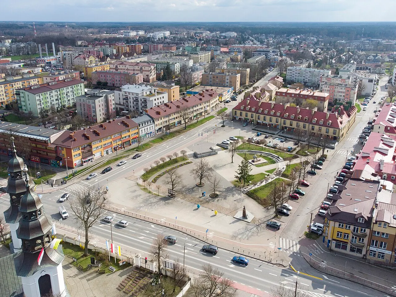 Plac Stary Rynek w Mińsku Mazowieckim. Widok z powietrza od północy.