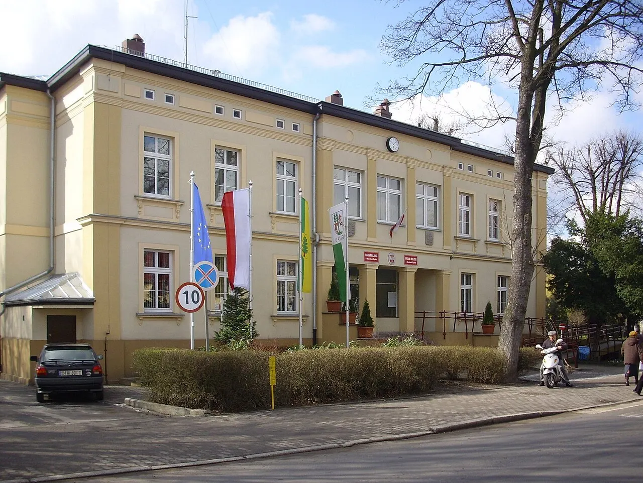 Oborniki Śląskie. Urząd miasta i gminy.