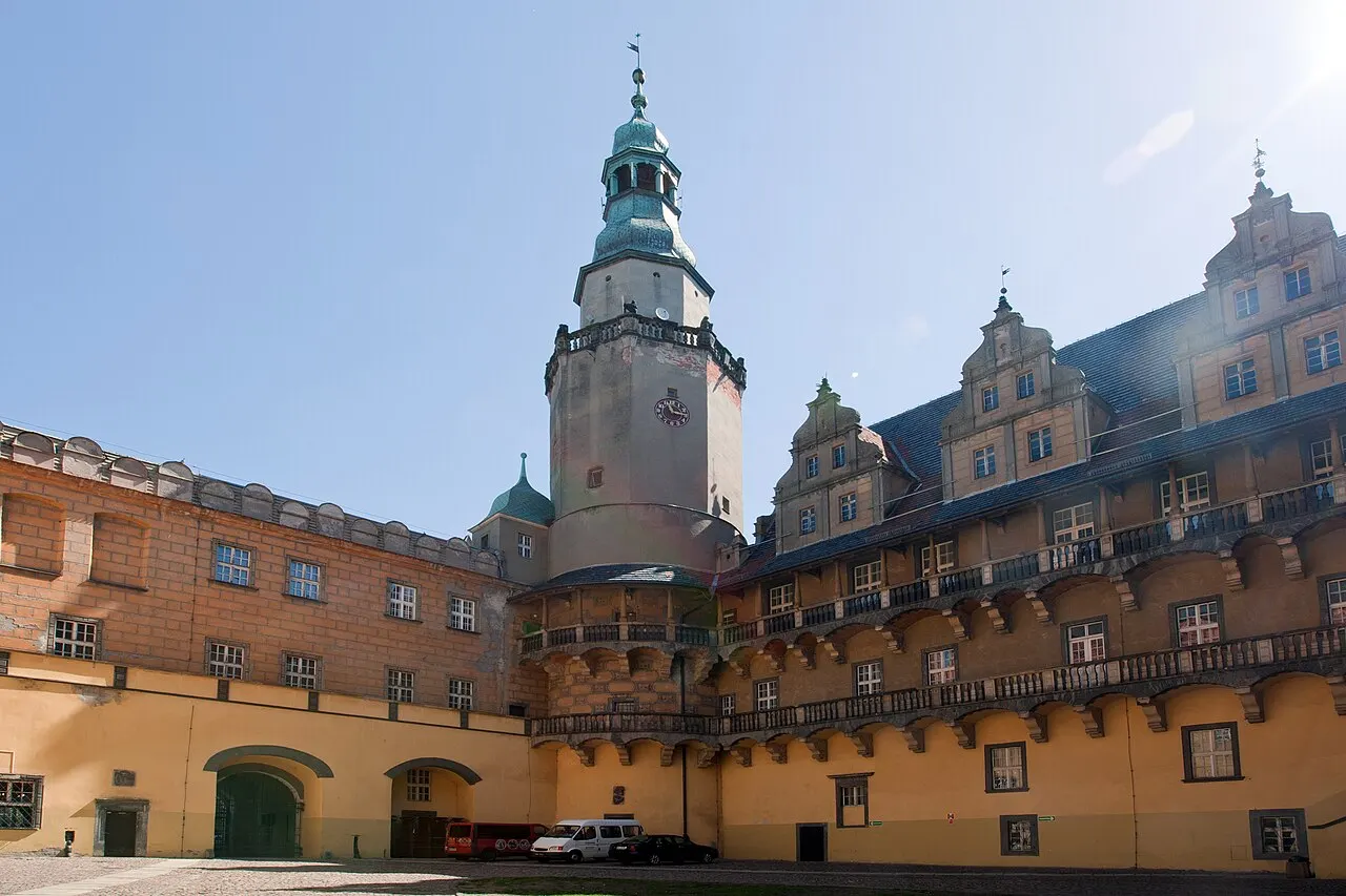 Zamek w Oleśnicy. Dziedziniec zamkowy