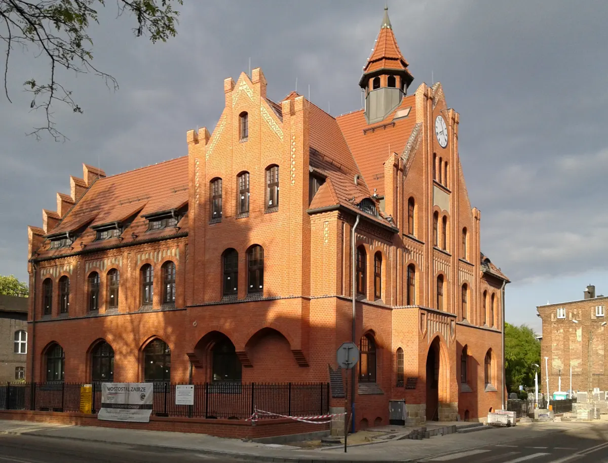 Siedziba zarządu dóbr ziemskich Donnersmarcków w Świętochłowicach. ob. Muzeum Powstań Śląskich.