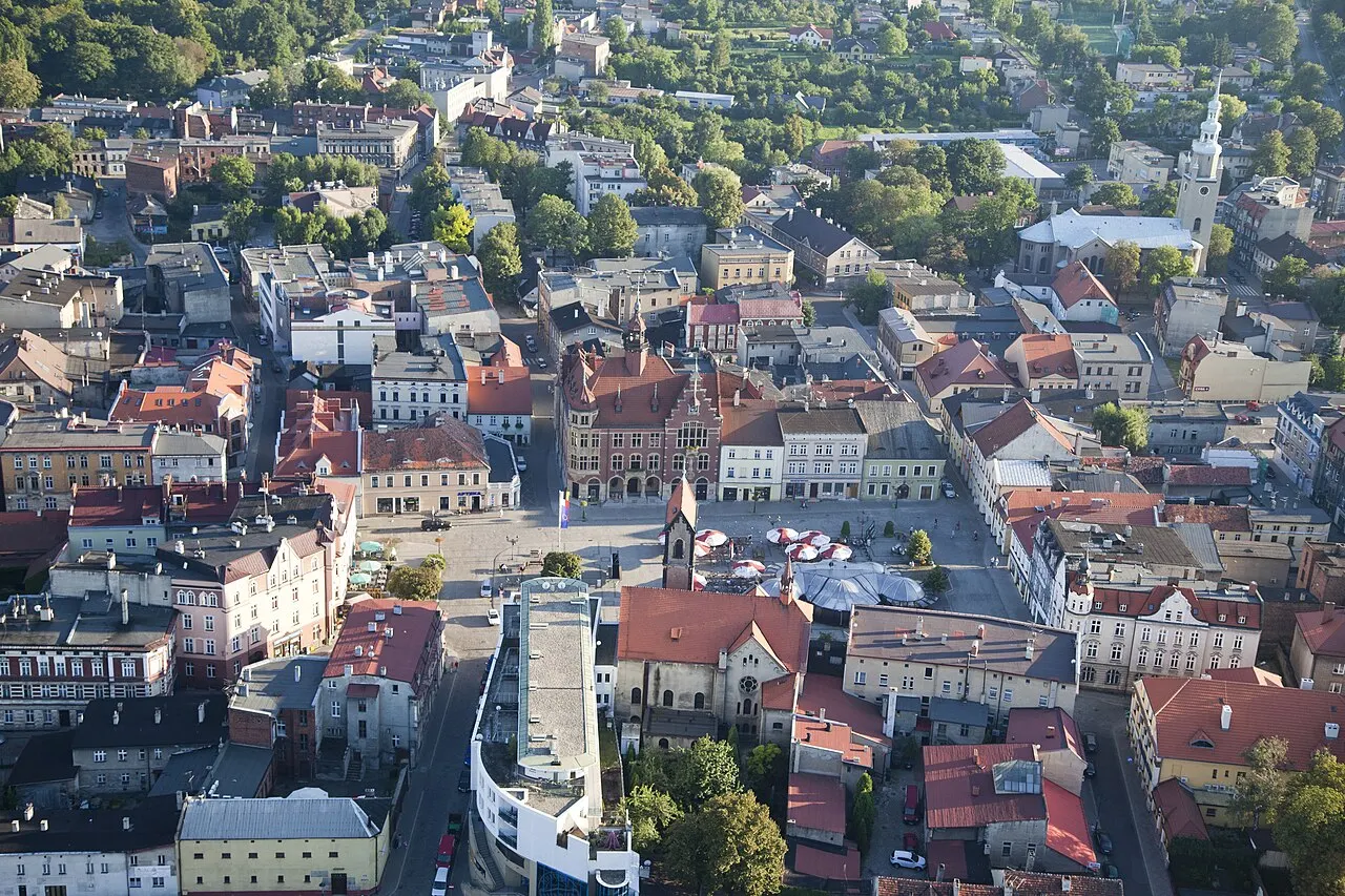 Śródmieście Tarnowskich Gór z rynkiem widziane z lotu ptaka
