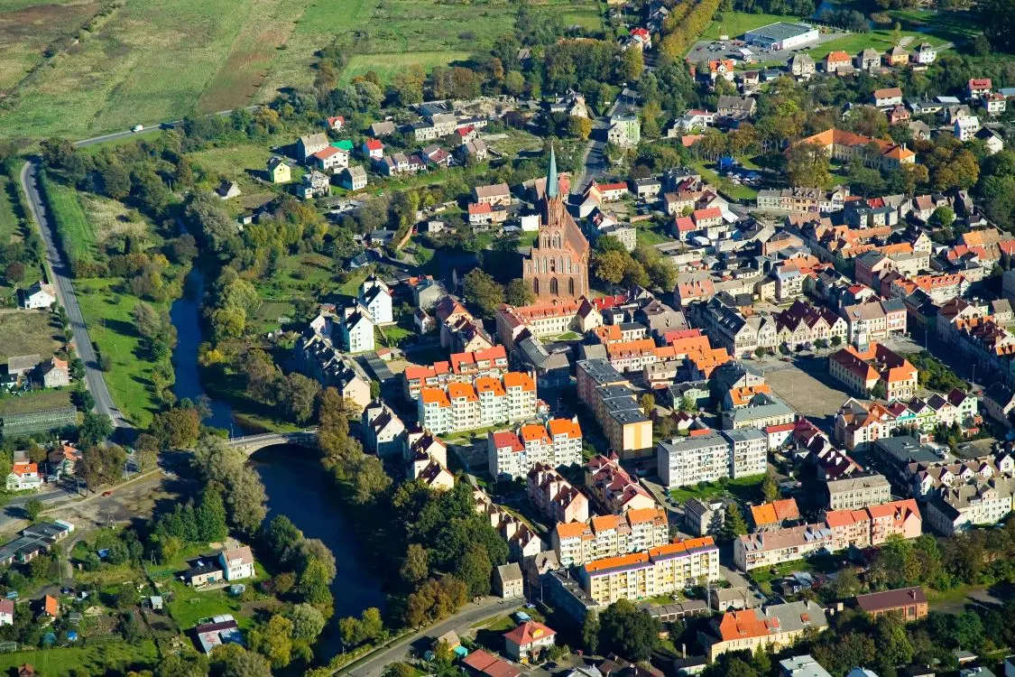 Widok z lotu ptaka na Stare Miasto Trzebiatowa, zachodniopomorskie