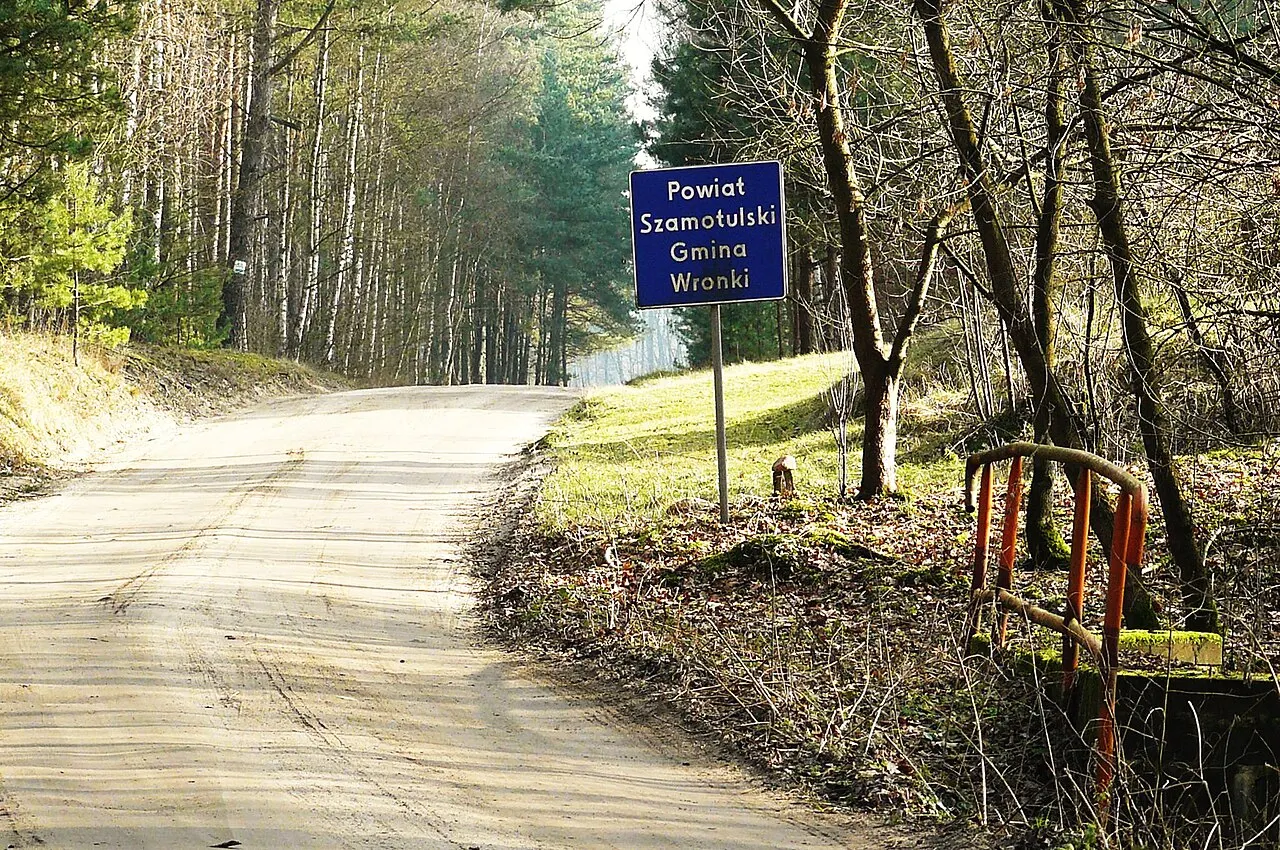 Granica powiatu koło Bucharzewa.