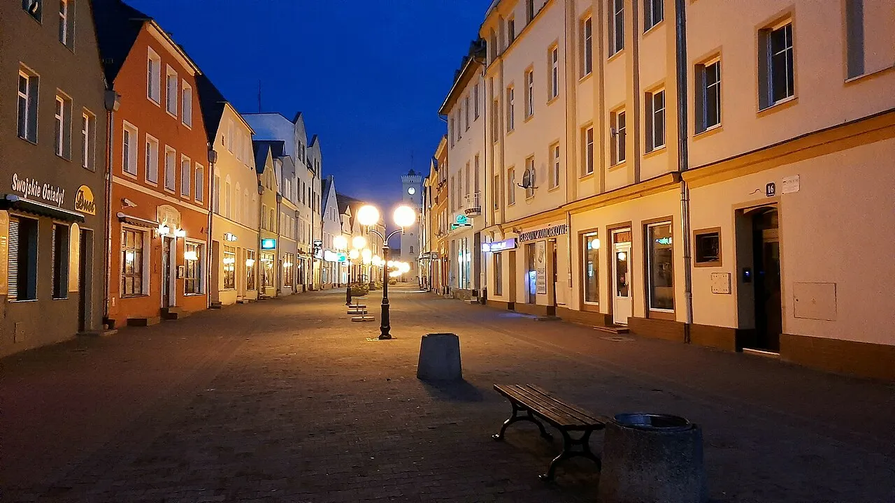 Żagań ulica Warszawska, przed świtem